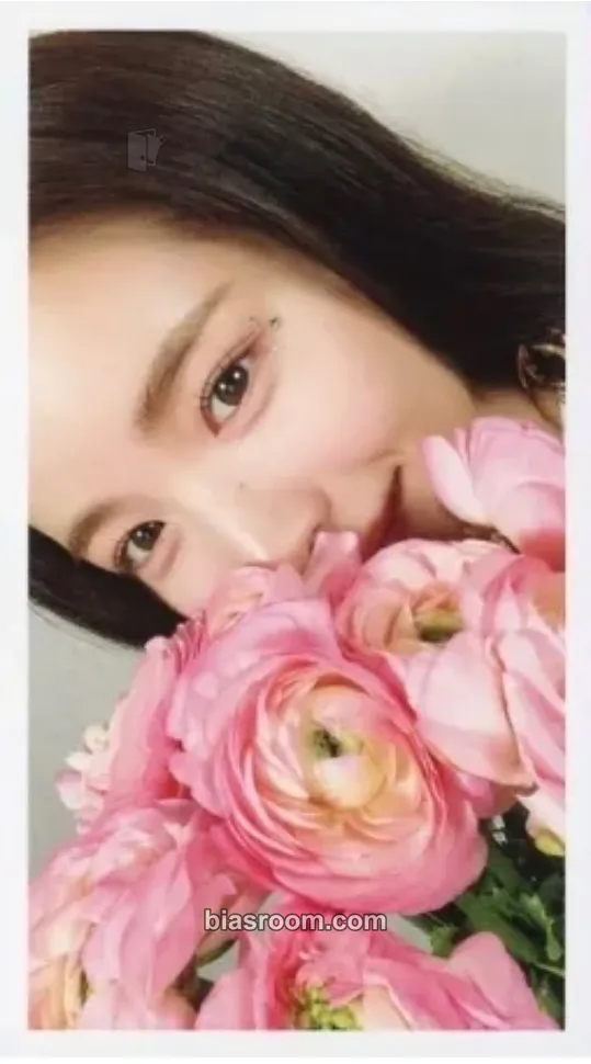 Maya Paradise Photocard - NiziU - NiziU K-pop photocard