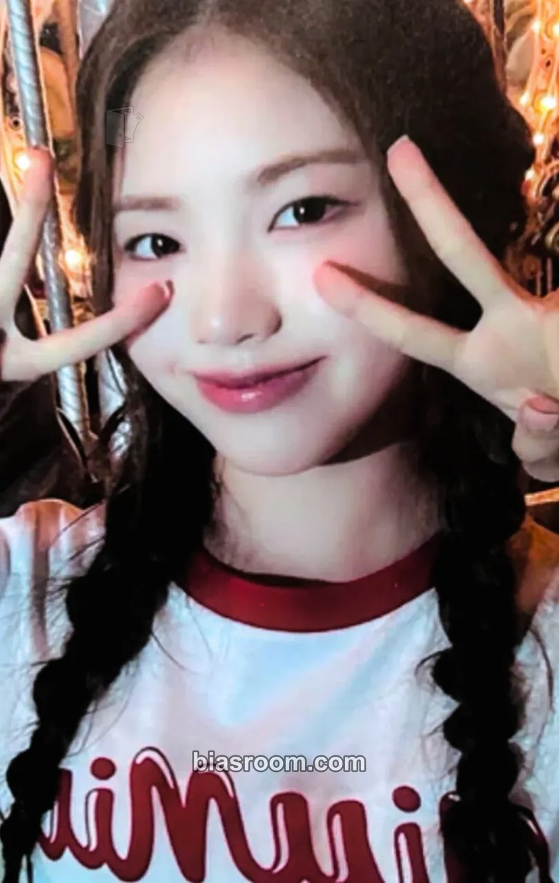 Yoona CURIOUS Photocard - UNIS - UNIS K-pop photocard