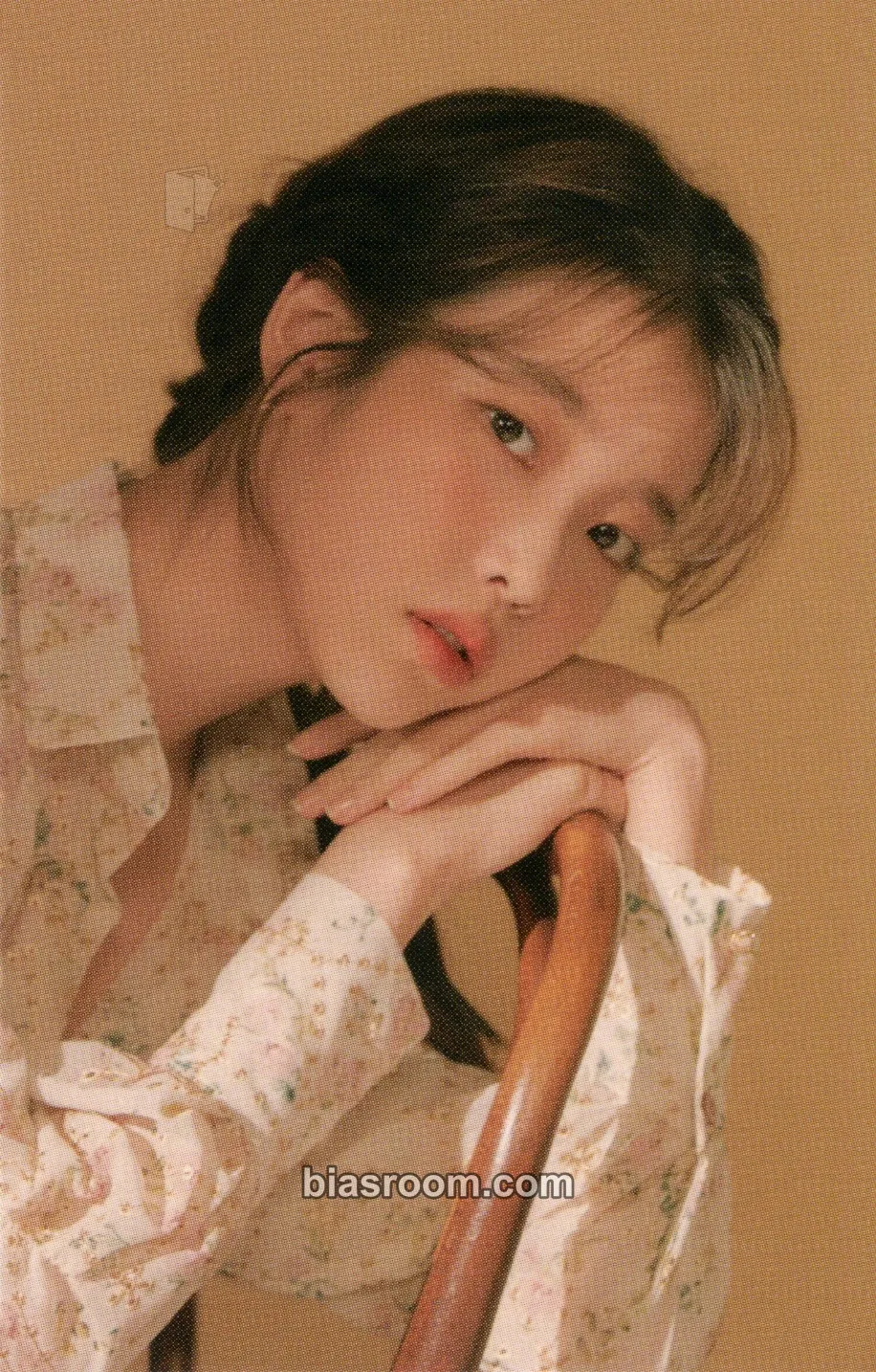 IU April, 2020 Official MD Photocard - IU K-pop photocard