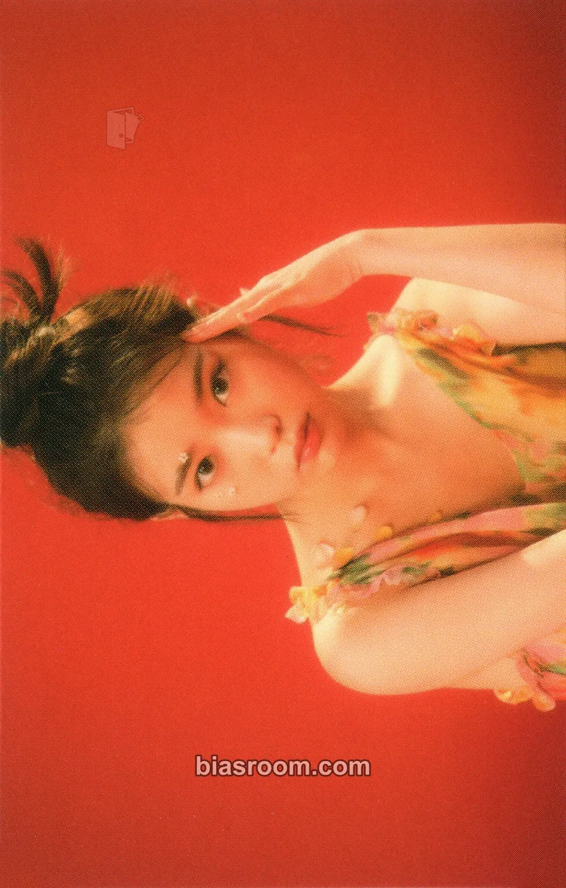 IU April, 2020 Official MD Photocard - IU K-pop photocard
