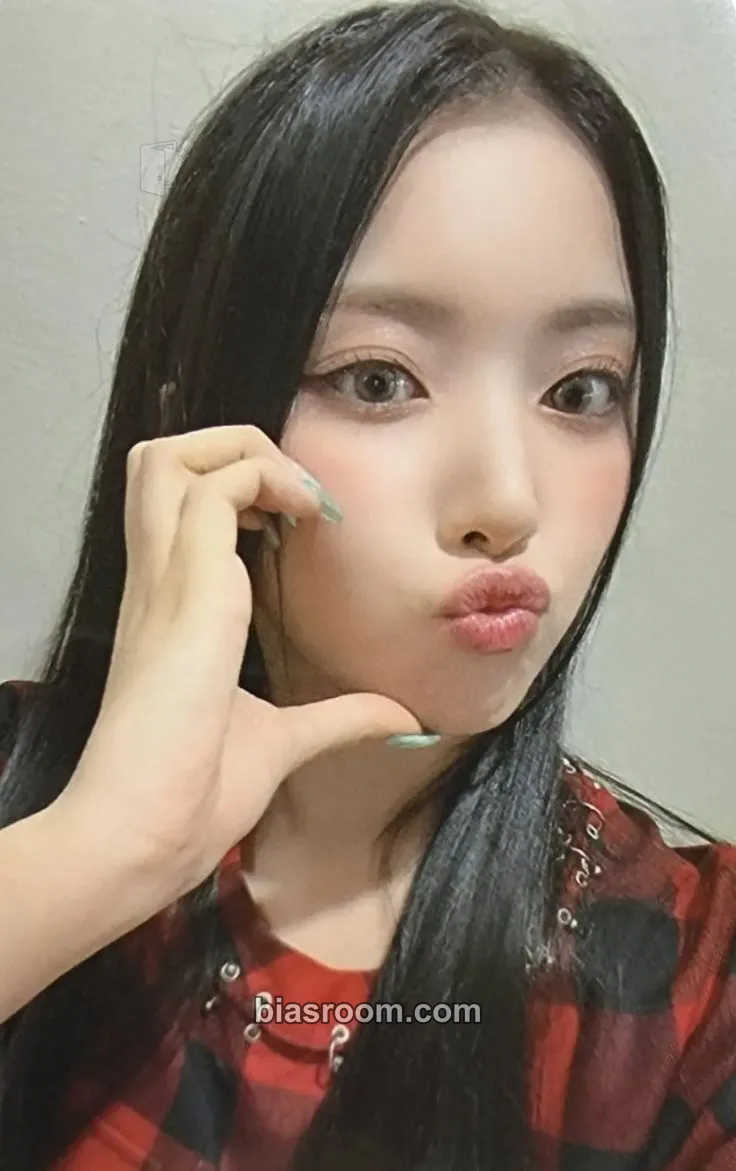 Jiwoo ENTWURF Photocard - NMIXX - NMIXX K-pop photocard