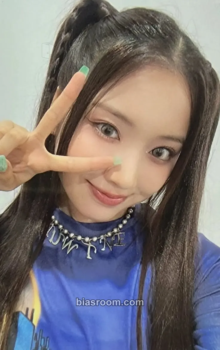 Jiwoo ENTWURF Photocard - NMIXX - NMIXX K-pop photocard