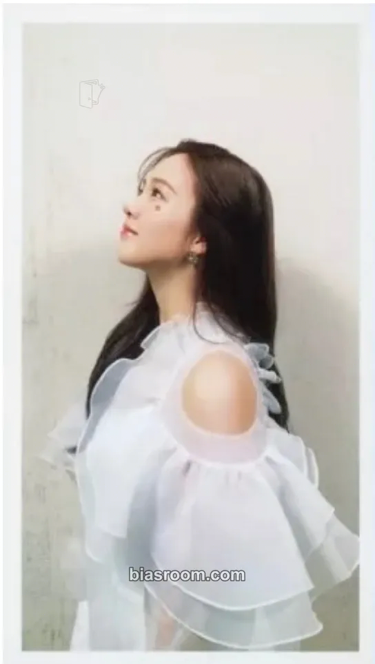 Rio Paradise Photocard - NiziU - NiziU K-pop photocard