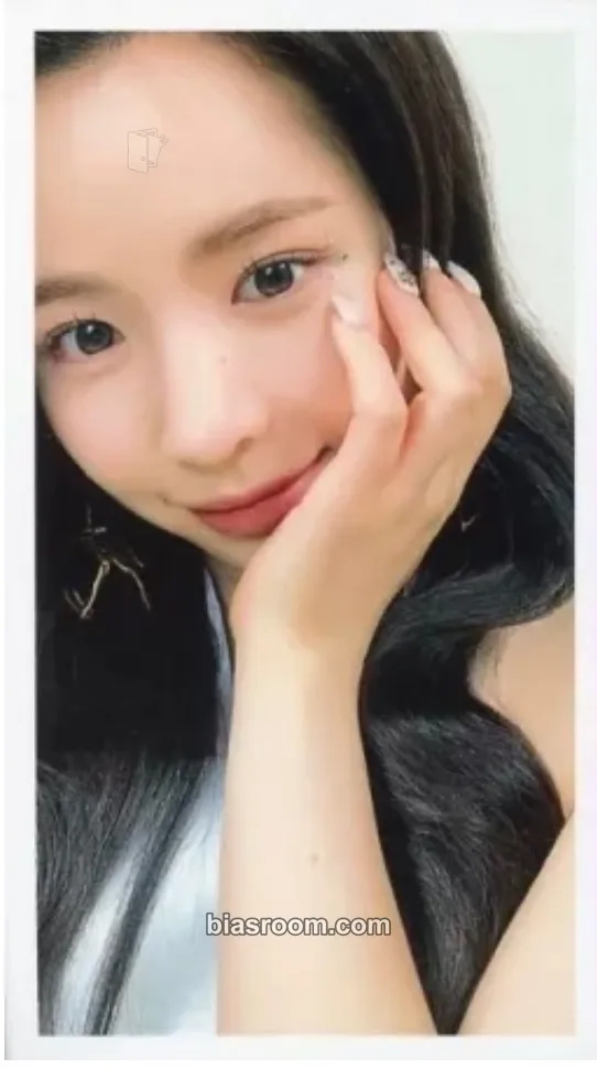 Maya Paradise Photocard - NiziU - NiziU K-pop photocard