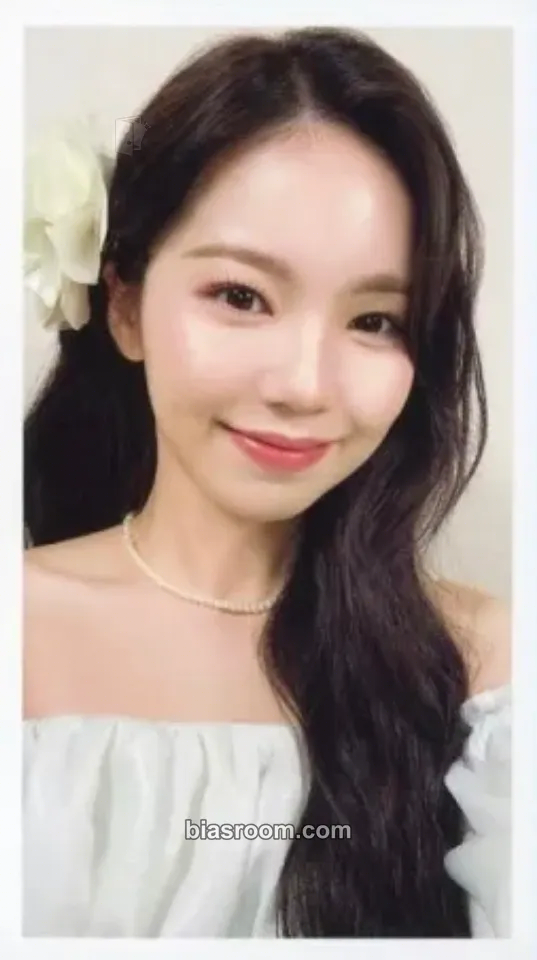 Ayaka Paradise Photocard - NiziU - NiziU K-pop photocard