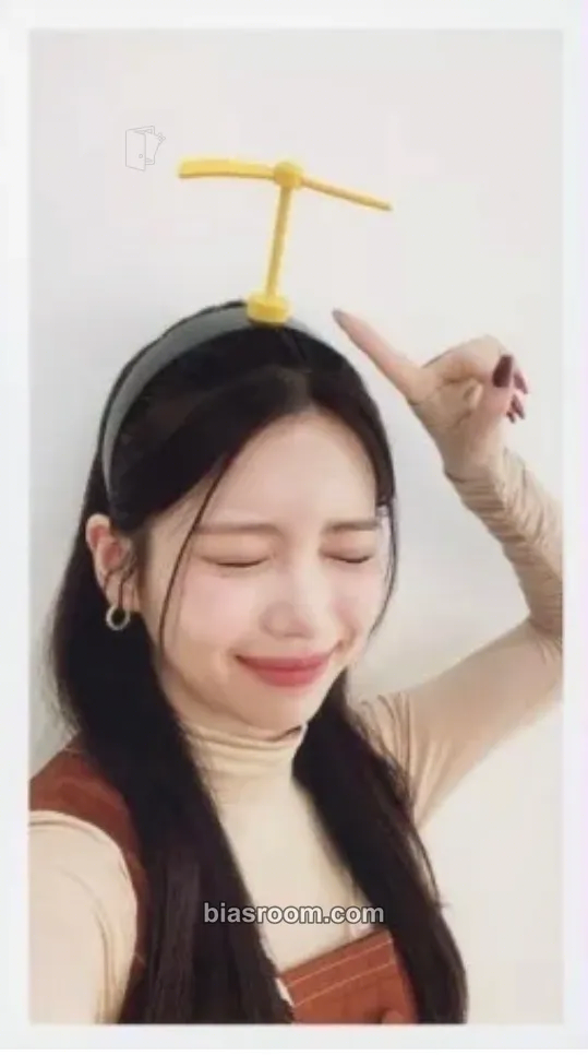 Maya Paradise Photocard - NiziU - NiziU K-pop photocard