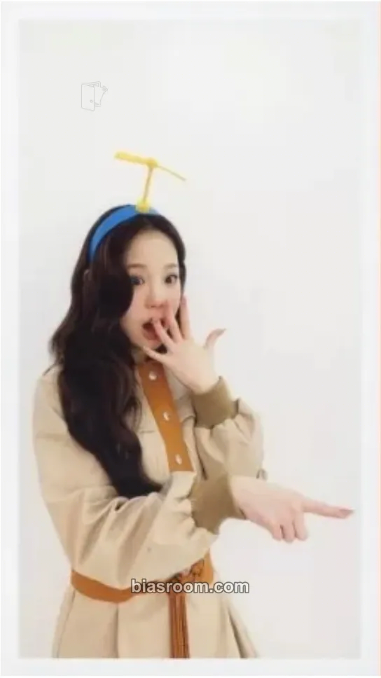 Mako Paradise Photocard - NiziU - NiziU K-pop photocard