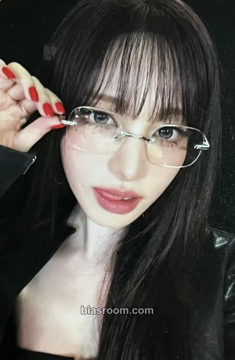 Liz REVIVE+ Photocard - IVE - IVE K-pop photocard