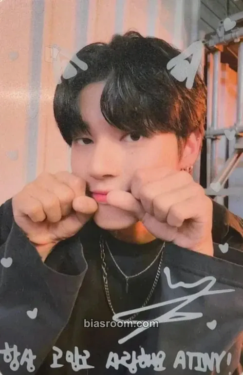 Wooyoung THE WORLD EP.1 : MOVEMENT Photocard - ATEEZ - ATEEZ K-pop photocard