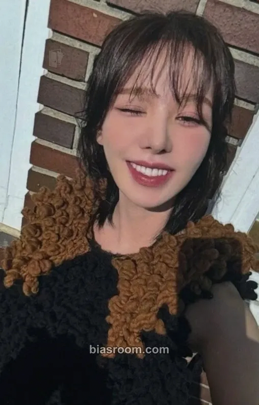 Wendy WAVES MAGAZINE Photocard - Red Velvet - Red Velvet K-pop photocard