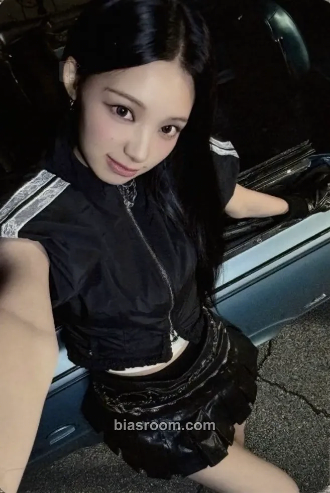 Woni lip bomb Photocard - RESCENE - RESCENE K-pop photocard