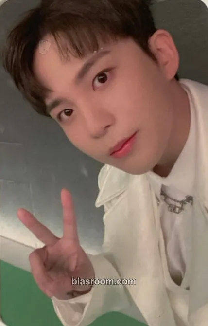 Jongho POP-UP: THE WORLD EP.1 : MOVEMENT (Everline) Photocard - ATEEZ - ATEEZ K-pop photocard