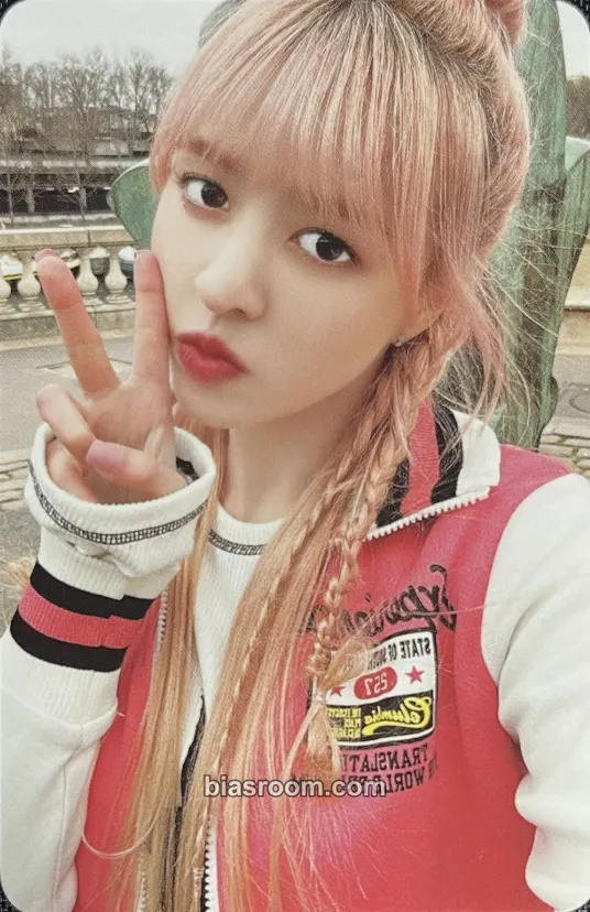 Lily MIXXPEDIA : PICK PARIS Photocard - NMIXX - NMIXX K-pop photocard
