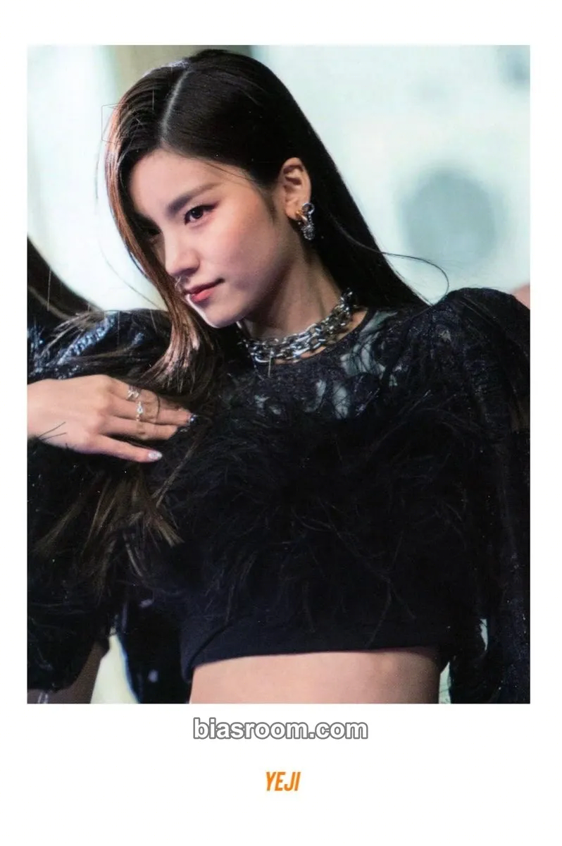 Yeji IT’z ME Photocard - ITZY - ITZY K-pop photocard