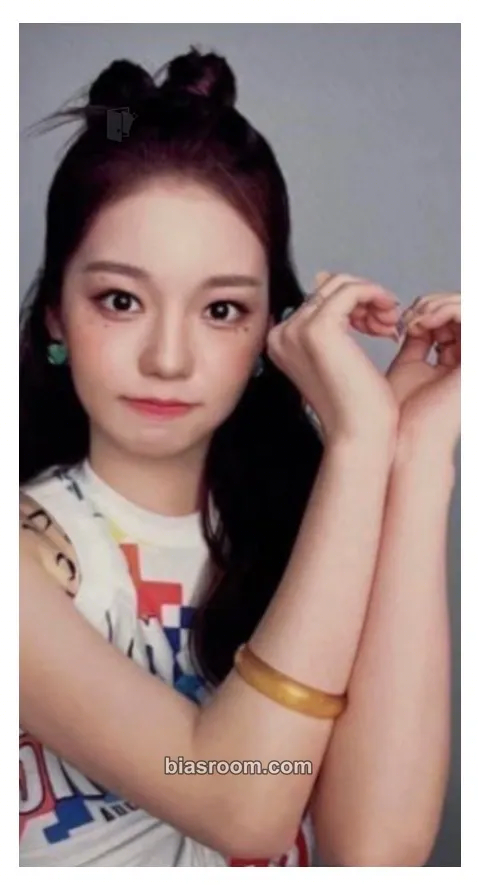 Ayaka CLAP CLAP Photocard - NiziU - NiziU K-pop photocard