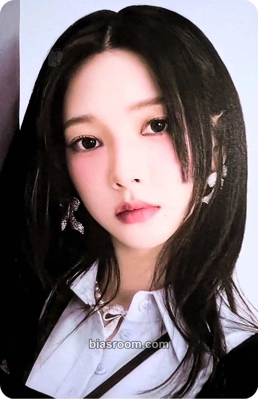 Karina Season's Greetings (2025) Photocard - aespa - aespa K-pop photocard