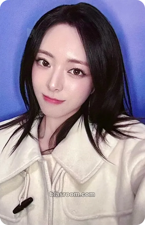 Yuna TUNNEL VISION Photocard - ITZY - ITZY K-pop photocard