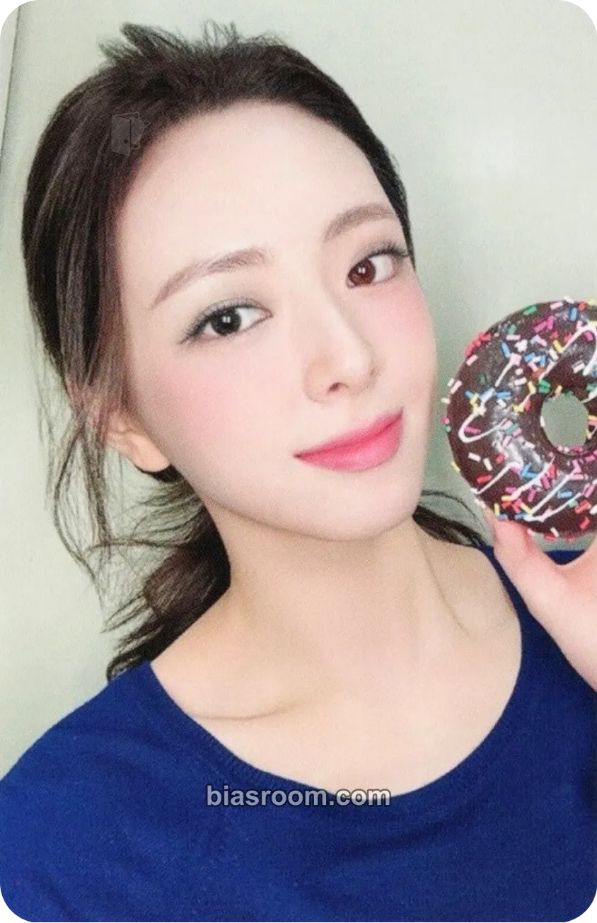 Yuna TUNNEL VISION Photocard - ITZY - ITZY K-pop photocard