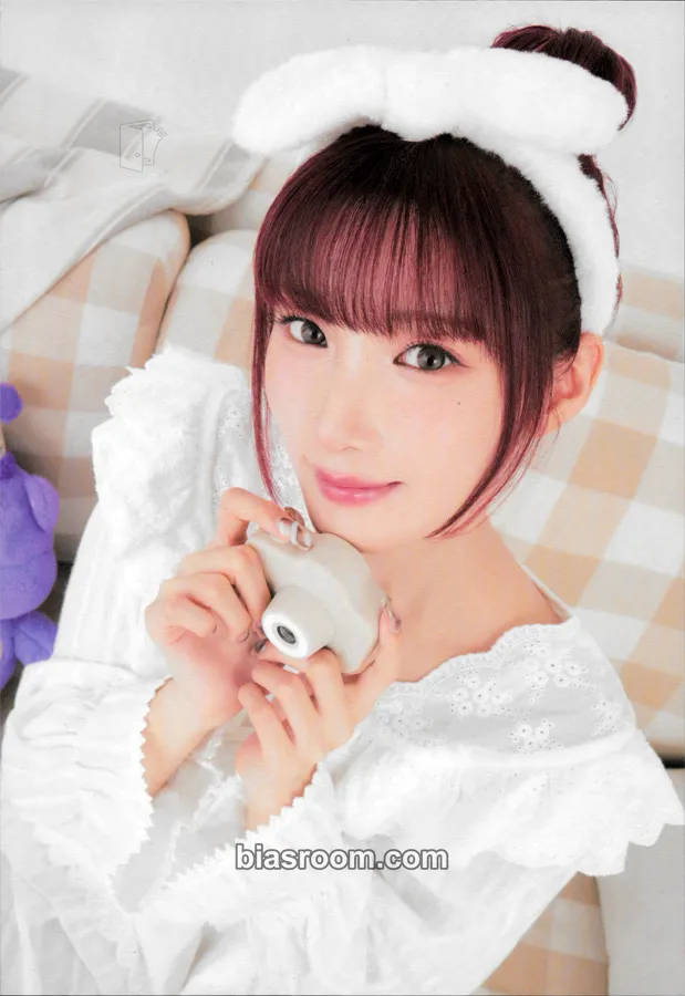 Yuki 2025 Season's Greetings: Purplicious Party Photocard - PURPLE KISS - PURPLE KISS K-pop photocard