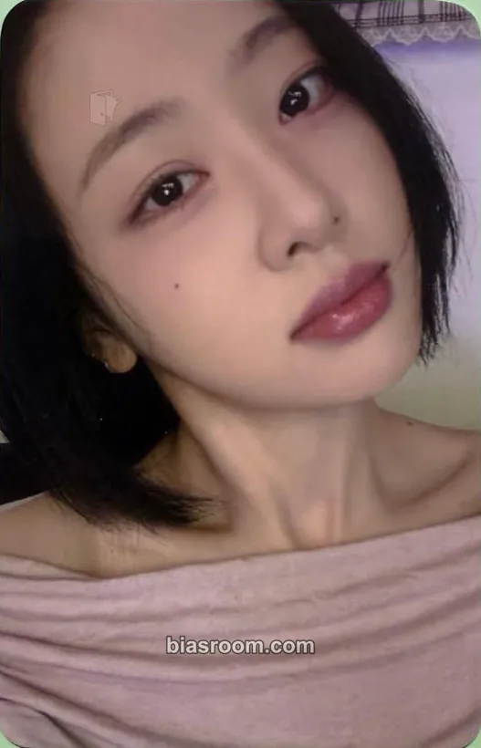 Yves Soft error Photocard - Yves - Yves K-pop photocard