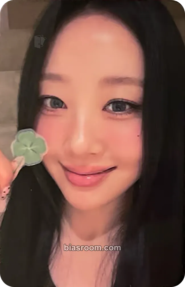 Yves Soft error Photocard - Yves - Yves K-pop photocard