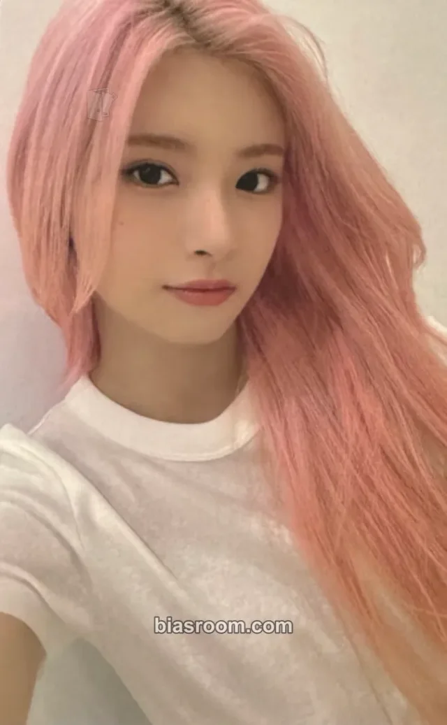 EVERGLOW - Yiren - KCON LA 2023 Event kcon los angeles