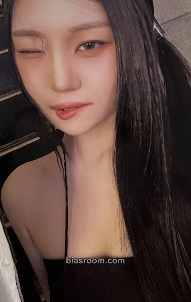 VIVIZ - Umji - A Montage of ( ) Album