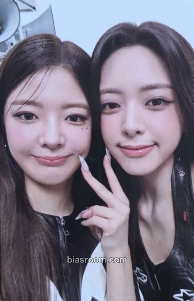 ITZY 3rd World Tour 'Tunnel Vision' Photocard - ITZY - ITZY K-pop photocard