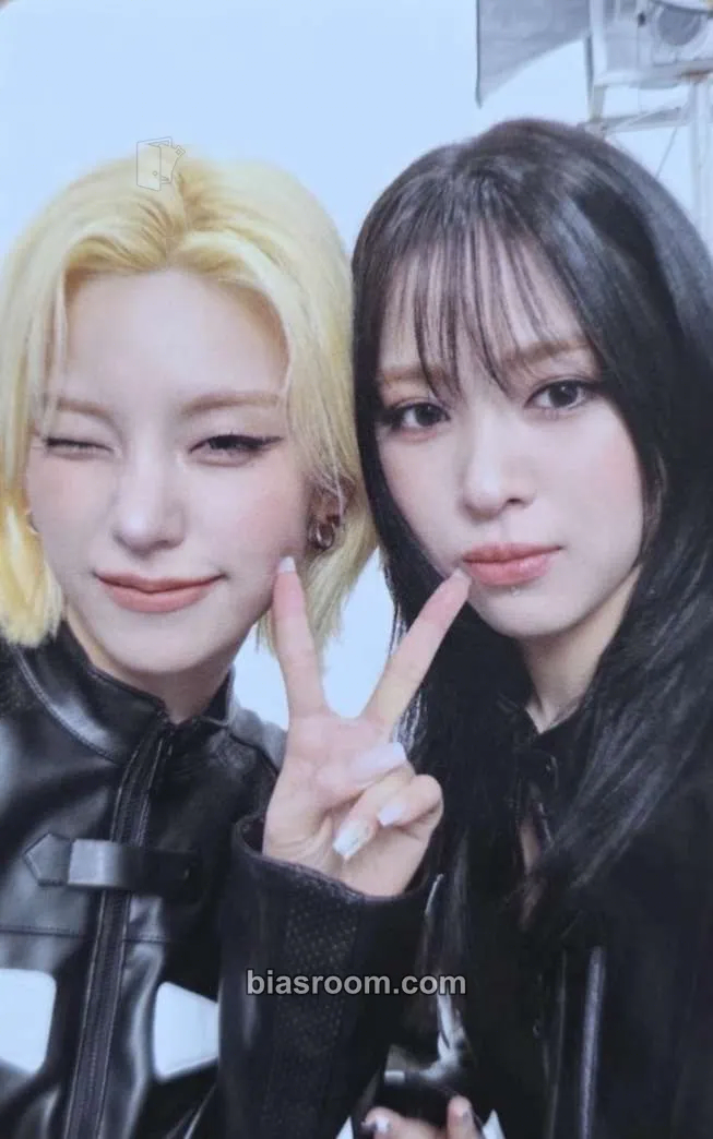 ITZY 3rd World Tour 'Tunnel Vision' Photocard - ITZY - ITZY K-pop photocard