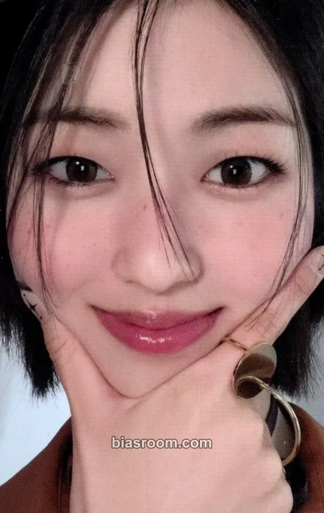 IS:SUE - Yuuki  - 1st IS:SUE  Album album photocard standard version