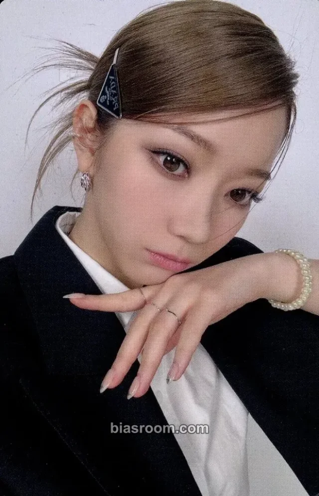 IS:SUE - Rino  - 1st IS:SUE  Album album photocard limited edition B version
