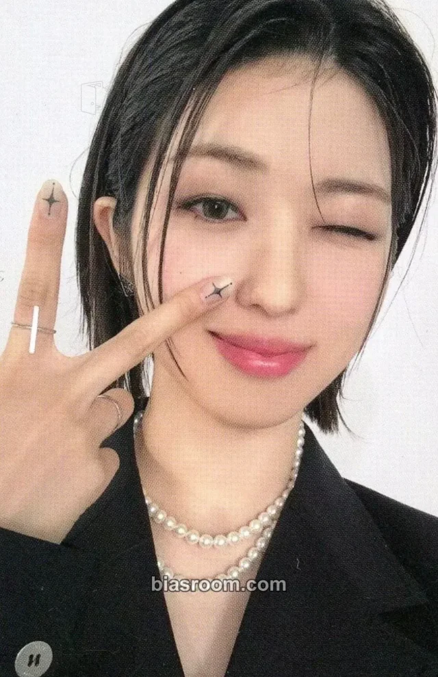 IS:SUE - Yuuki  - 1st IS:SUE  Album album photocard limited edition B version