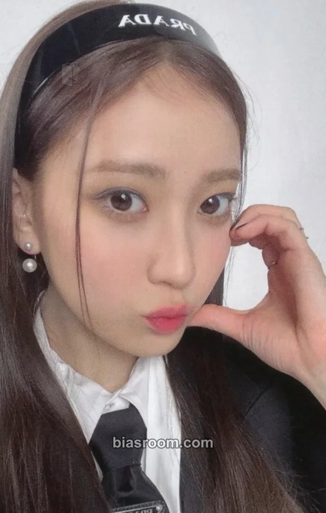 IS:SUE - RIn - 1st IS:SUE  Album album photocard limited edition B version