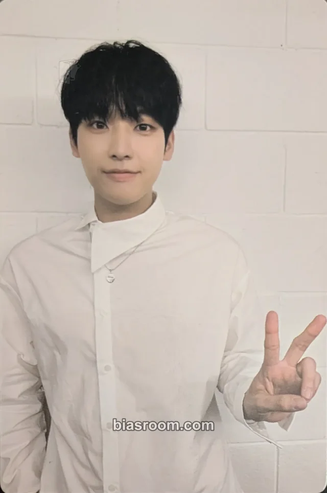 SF9 - In Seong - SF9 Official Lightstick Ver. 2 Other merch photocard merch inclusion