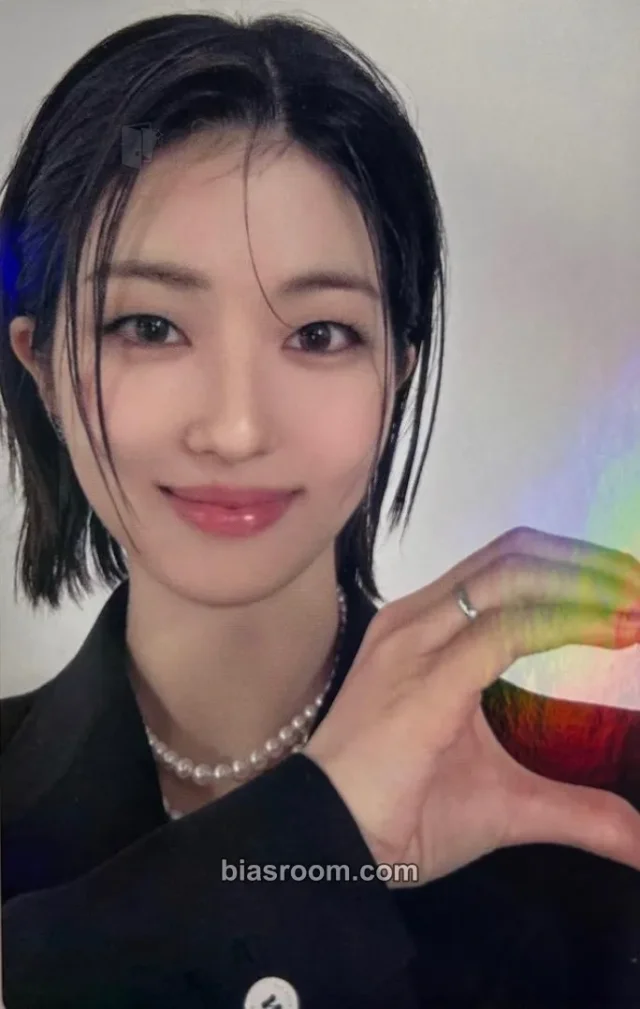 IS:SUE - Yuuki  - 1st IS:SUE  Album album photocard fanclub version holographic (hologram)