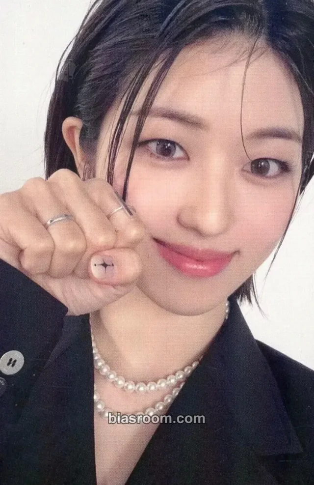 IS:SUE - Yuuki  - 1st IS:SUE  Album album photocard fanclub version holographic (hologram)