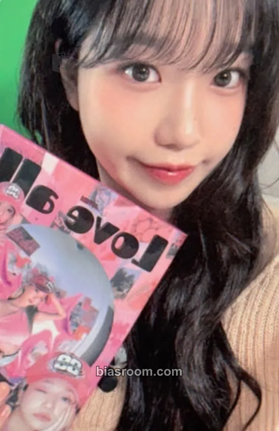 Jo Yuri Love All Photocard - Jo Yuri K-pop photocard