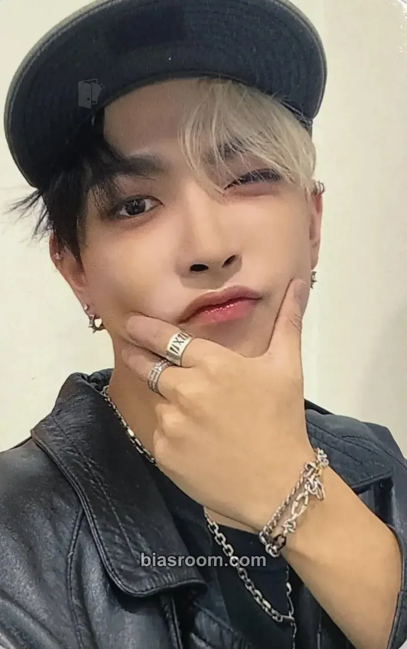 Hongjoong THE WORLD EP.1 : MOVEMENT Photocard - ATEEZ - ATEEZ K-pop photocard