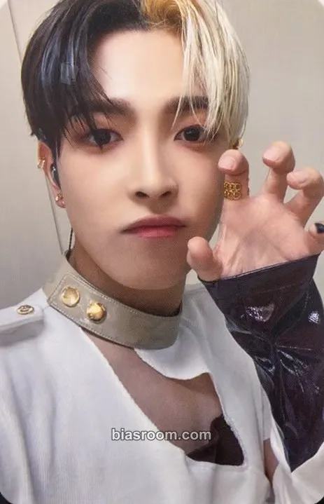Hongjoong THE WORLD EP.1 : MOVEMENT Photocard - ATEEZ - ATEEZ K-pop photocard