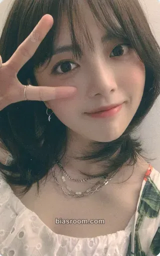 Ji Suyeon HIDE and SEEK Photocard - Weki Meki - Weki Meki K-pop photocard