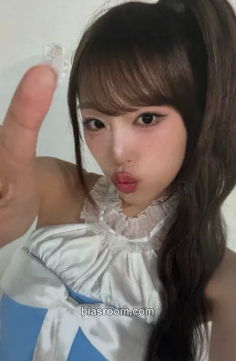 Yena Blooming Wings Photocard - Yena K-pop photocard
