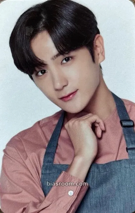 Hyunjae CAFÉ POCHA - The Boyz Branch Photocard - THE BOYZ - THE BOYZ K-pop photocard