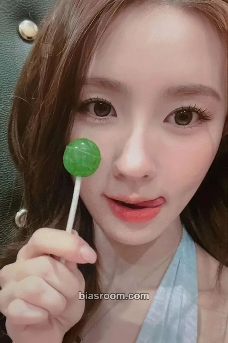 Miyeon We are Photocard - i-dle - i-dle K-pop photocard