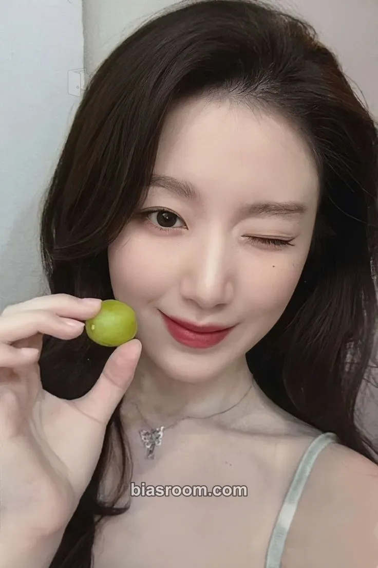 Shuhua We are Photocard - i-dle - i-dle K-pop photocard
