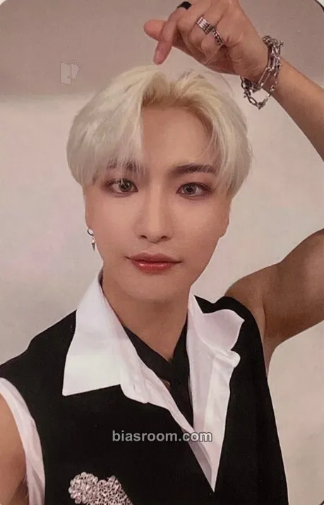 Seonghwa THE WORLD EP.1 : MOVEMENT Photocard - ATEEZ - ATEEZ K-pop photocard