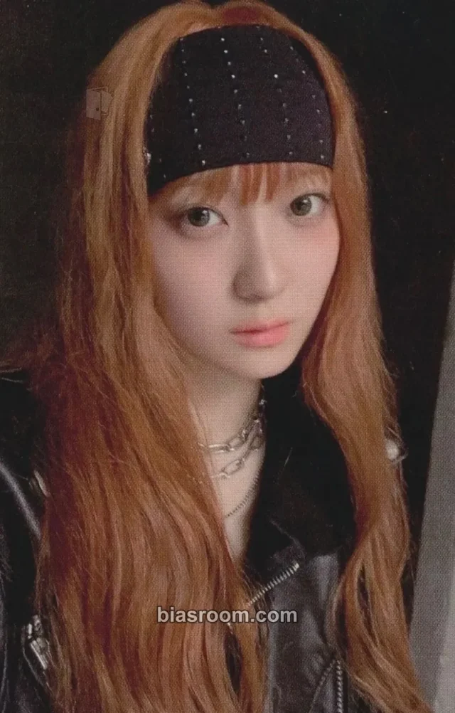 IS:SUE - Rin - Welcome Strangers Album album photocard limited edition B version