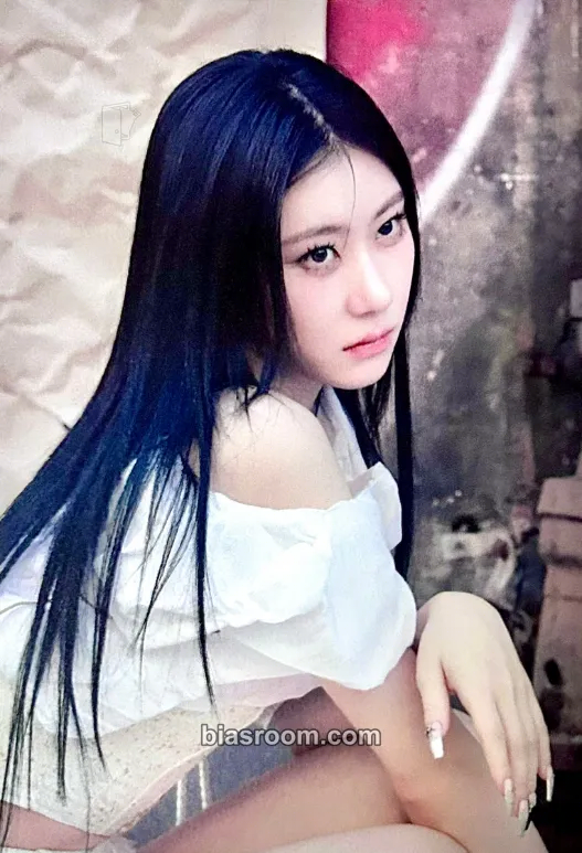 Chaeryeong TUNNEL VISION Photocard - ITZY - ITZY K-pop photocard