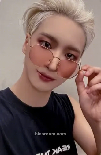 Seonghwa THE WORLD EP.1 : MOVEMENT Photocard - ATEEZ - ATEEZ K-pop photocard