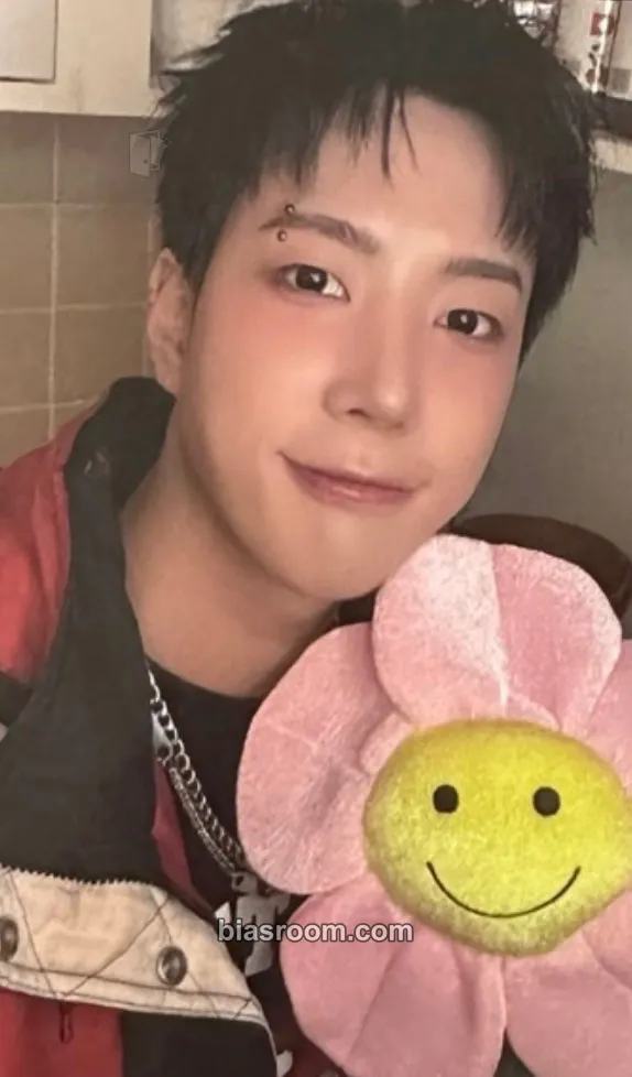 Jongwoo (Ze:U) Pink Crush Photocard - ONE PACT - ONE PACT K-pop photocard