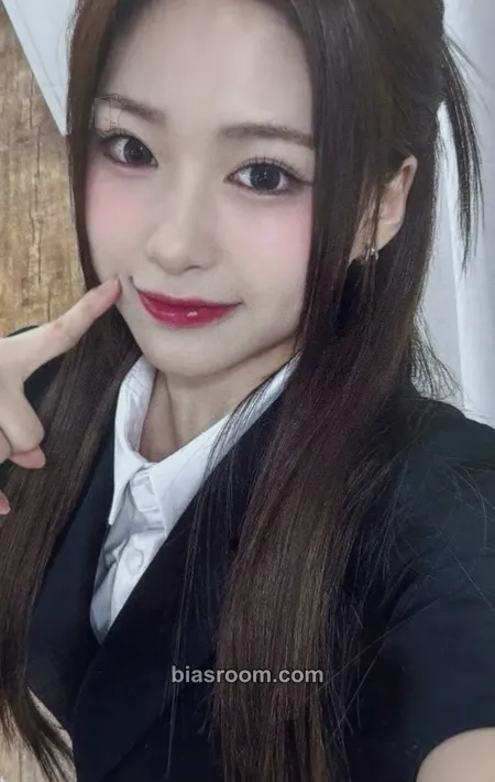 Zena Glow Up Photocard - RESCENE - RESCENE K-pop photocard